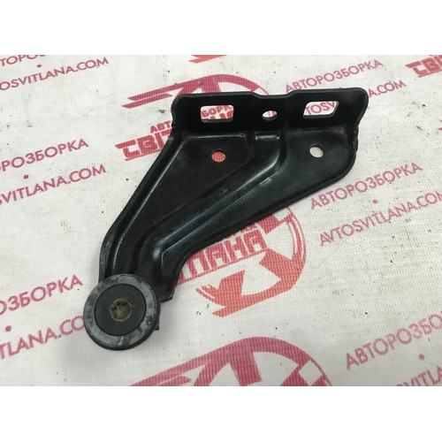 Ролик раздвижной правой двери верхний Opel Combo 2001-2011 09179778